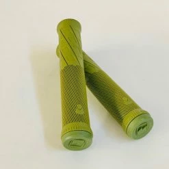 MERRITT CHARLIE CRUMLISH CROSS-CHECK BMX GRIPS BIKE